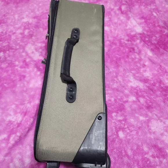 Travelpro Walkabout Lite 22 Inch Rolling Carry On Expandable Teflon Suitcase - Picture 3 of 16